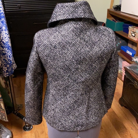 Talbots 6P blazer in black, white and metallic wool blend.  Excellent condition - Picture 5 of 6